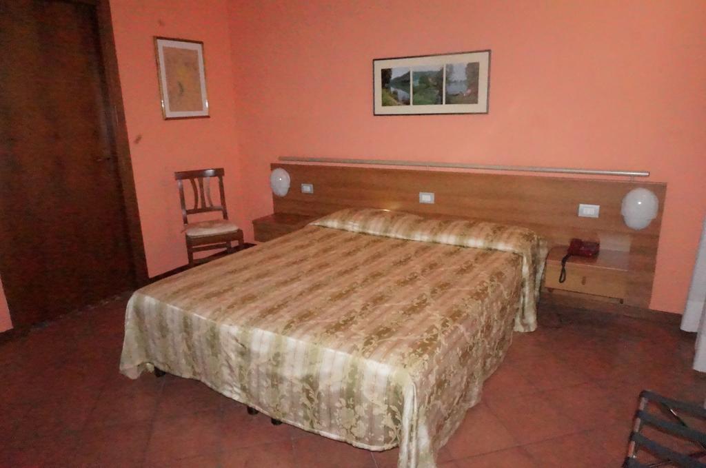 Hotel Cavour Verona Habitación foto